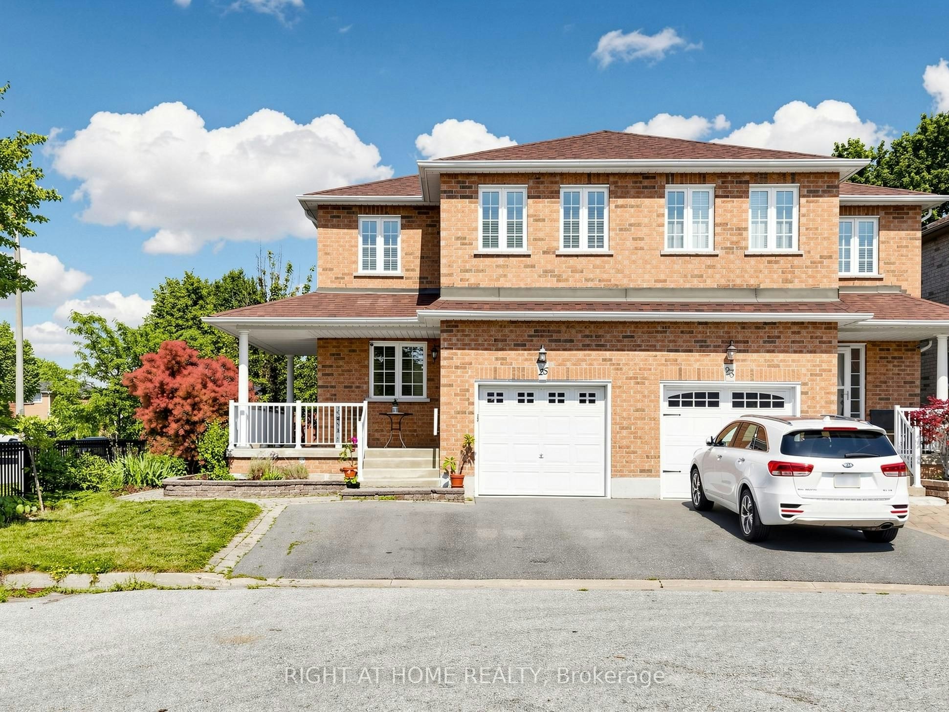 25 Teagarden Court, Whitby, ON, L1R 3G1