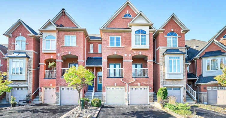 5-301 Strouds Lane, Pickering, ON, L1V 7J1