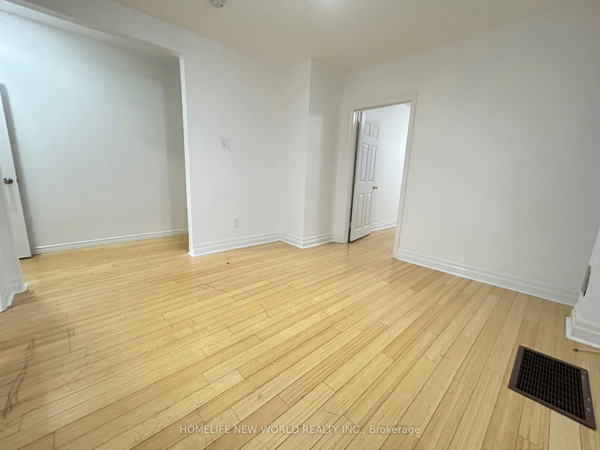 Main Floor-218 Greenwood Avenue, Toronto, ON, M4L 2R2 - 8