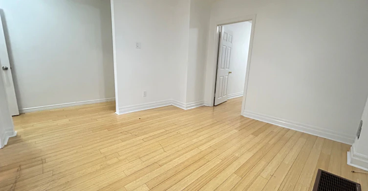 Main Floor-218 Greenwood Avenue, Toronto, ON, M4L 2R2 - 8