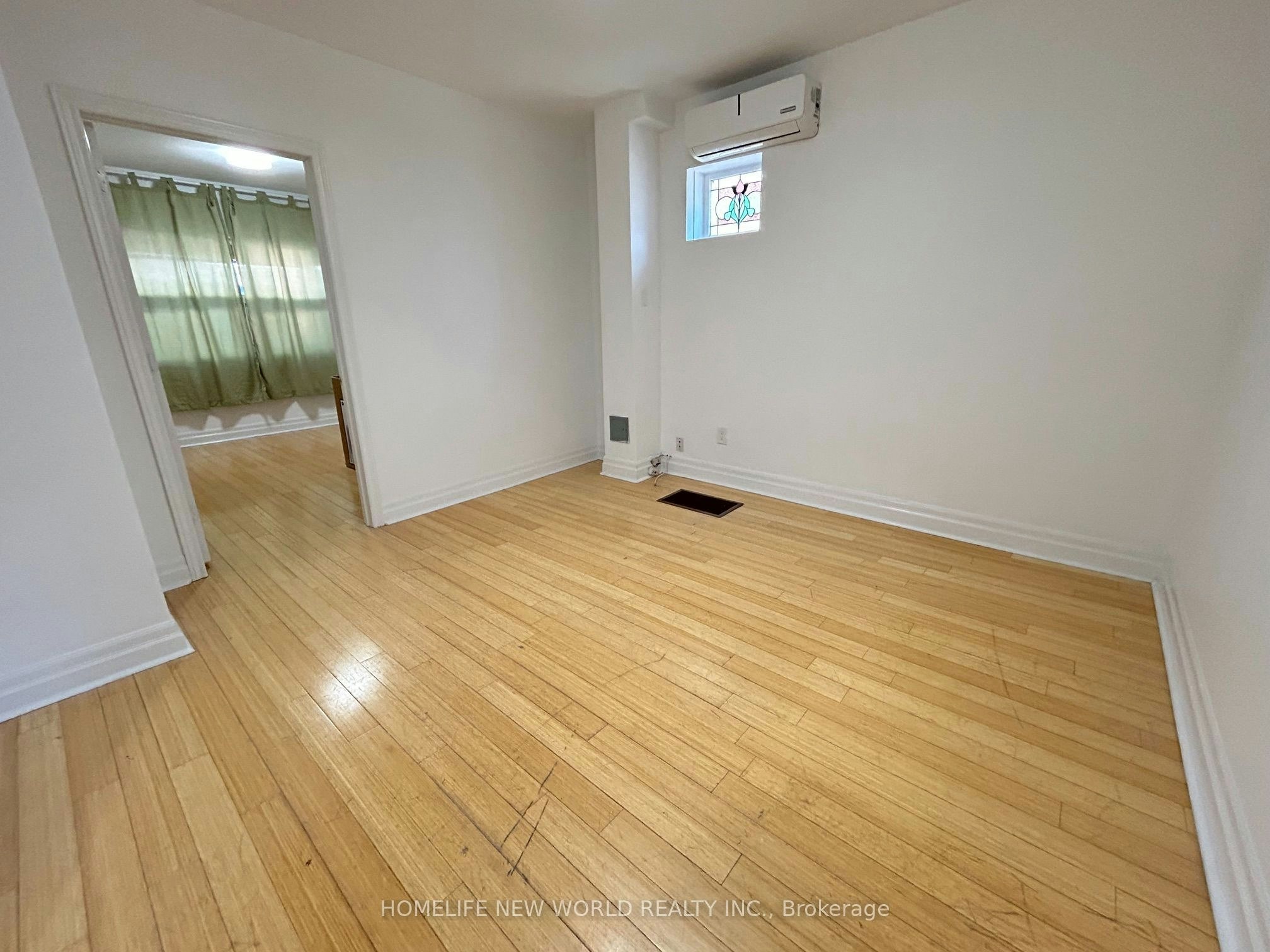 Main Floor-218 Greenwood Avenue, Toronto, ON, M4L 2R2 - 5