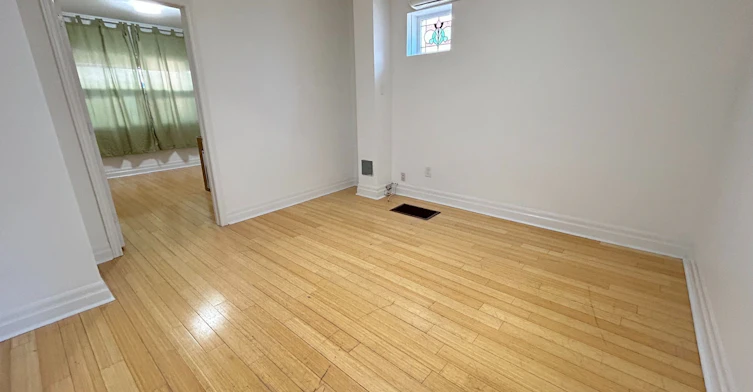 Main Floor-218 Greenwood Avenue, Toronto, ON, M4L 2R2 - 5