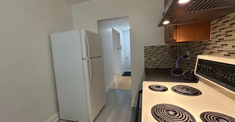 Main Floor-218 Greenwood Avenue, Toronto, ON, M4L 2R2 - 18