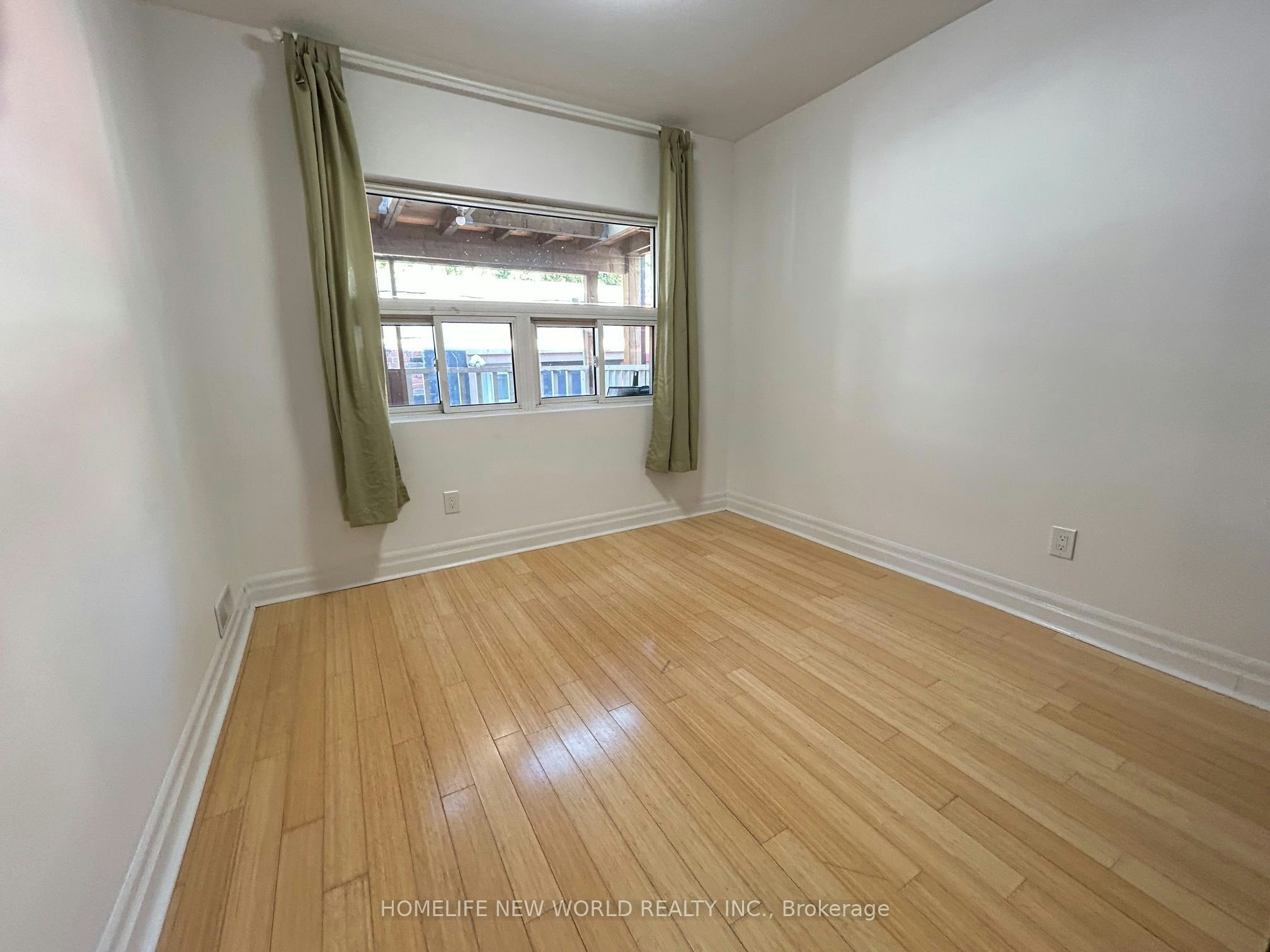Main Floor-218 Greenwood Avenue, Toronto, ON, M4L 2R2 - 12