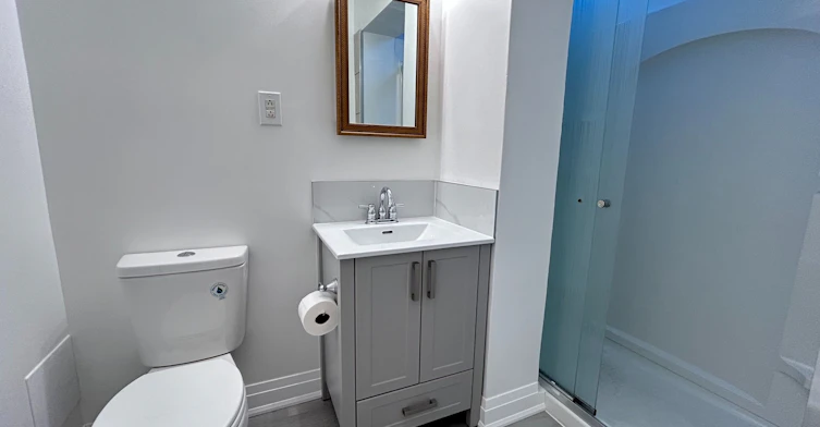 Main Floor-218 Greenwood Avenue, Toronto, ON, M4L 2R2 - 19