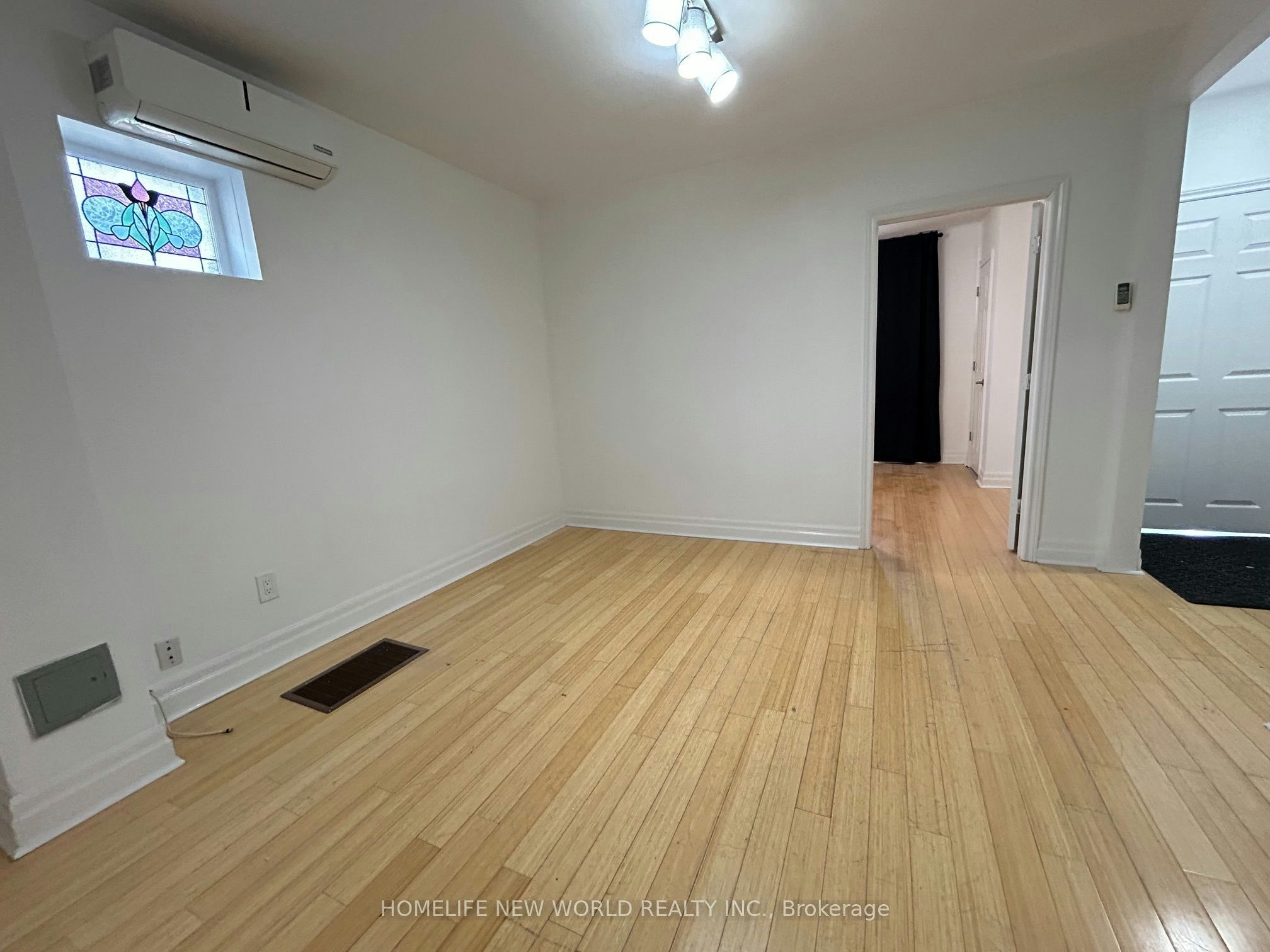 Main Floor-218 Greenwood Avenue, Toronto, ON, M4L 2R2 - 7