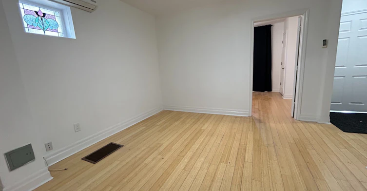 Main Floor-218 Greenwood Avenue, Toronto, ON, M4L 2R2 - 7