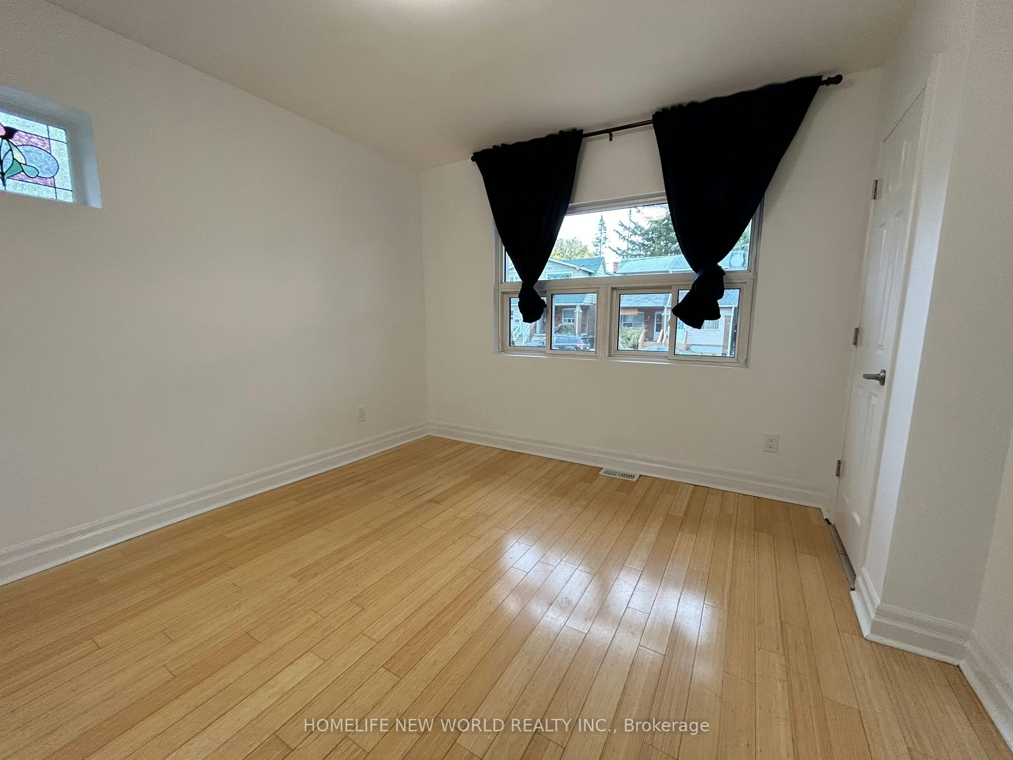 Main Floor-218 Greenwood Avenue, Toronto, ON, M4L 2R2 - 9