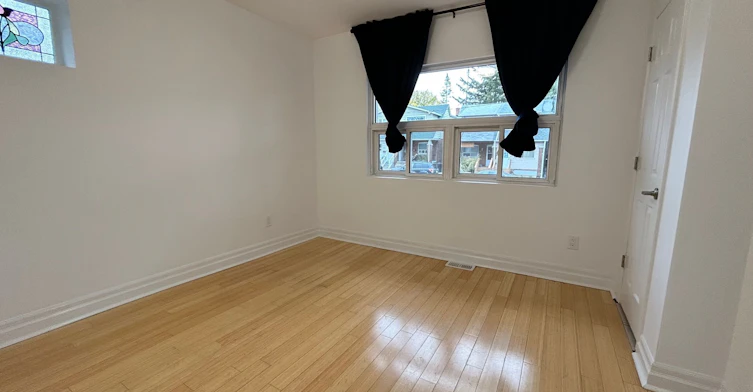 Main Floor-218 Greenwood Avenue, Toronto, ON, M4L 2R2 - 9