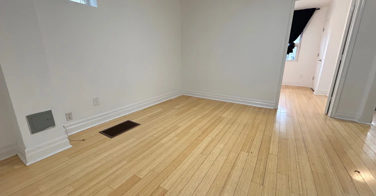 Main Floor-218 Greenwood Avenue, Toronto, ON, M4L 2R2 - 6