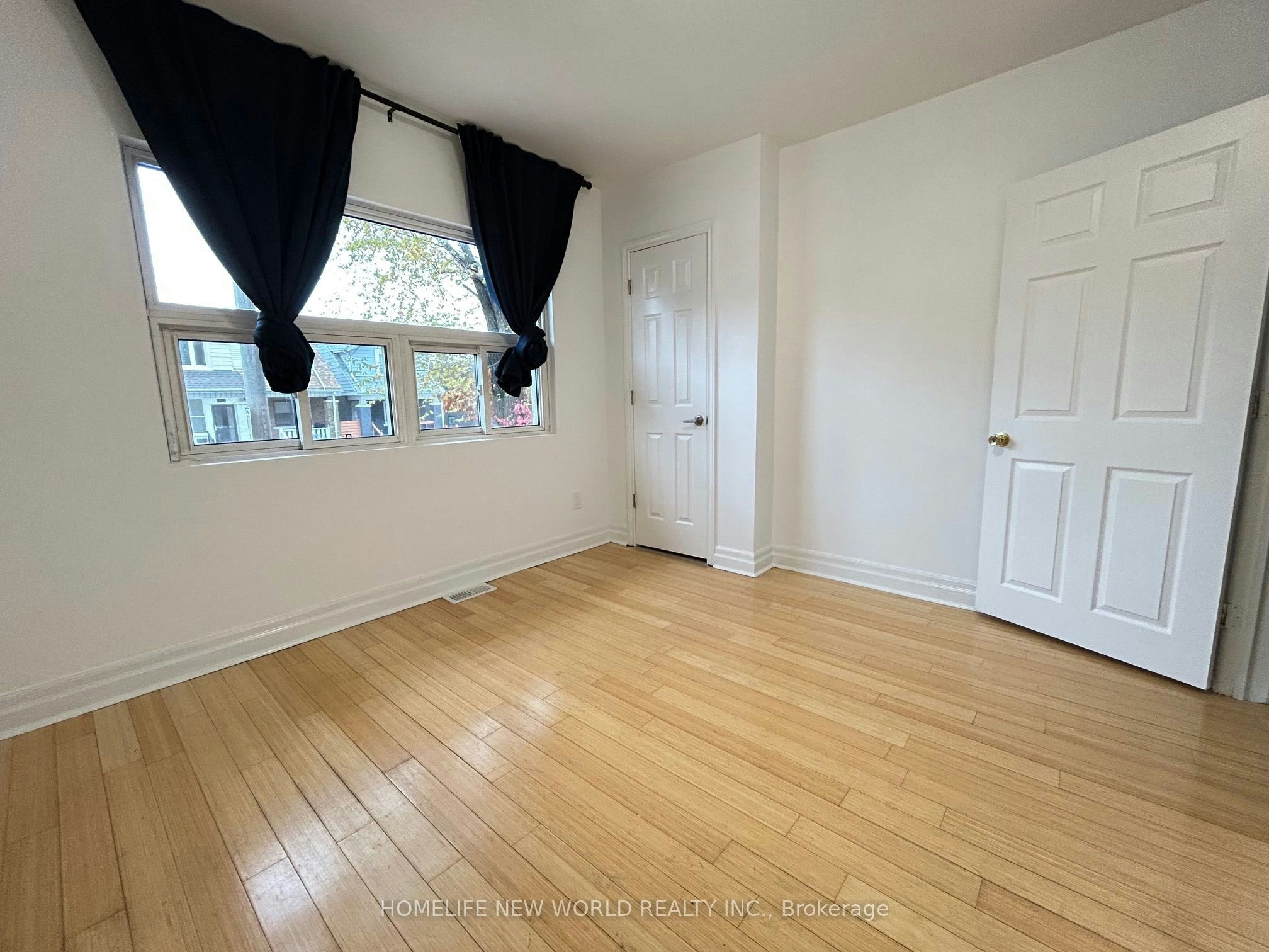Main Floor-218 Greenwood Avenue, Toronto, ON, M4L 2R2 - 10