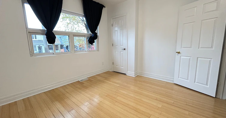 Main Floor-218 Greenwood Avenue, Toronto, ON, M4L 2R2 - 10