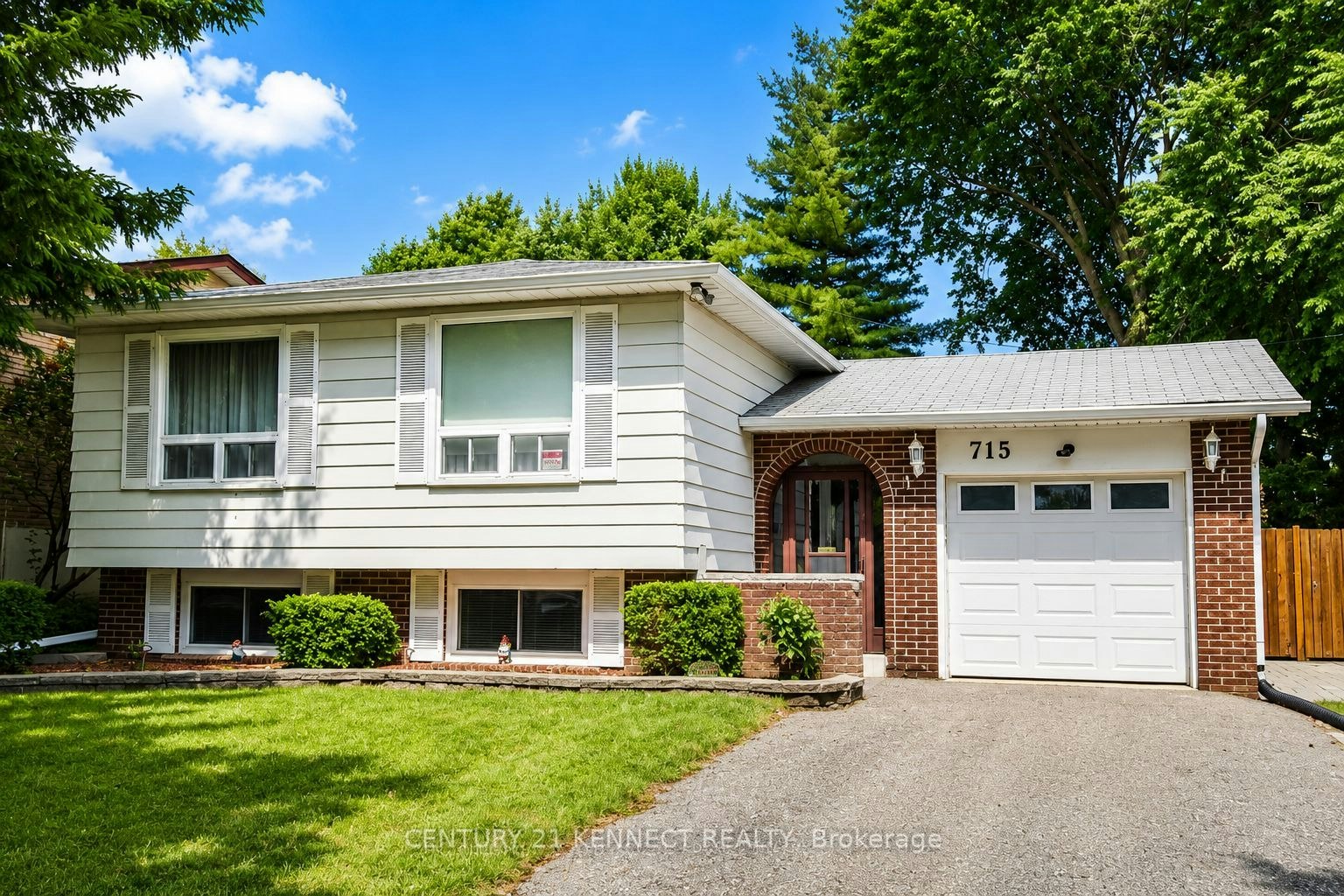 715 Waverly Street N, Oshawa, ON, L1J 6C1