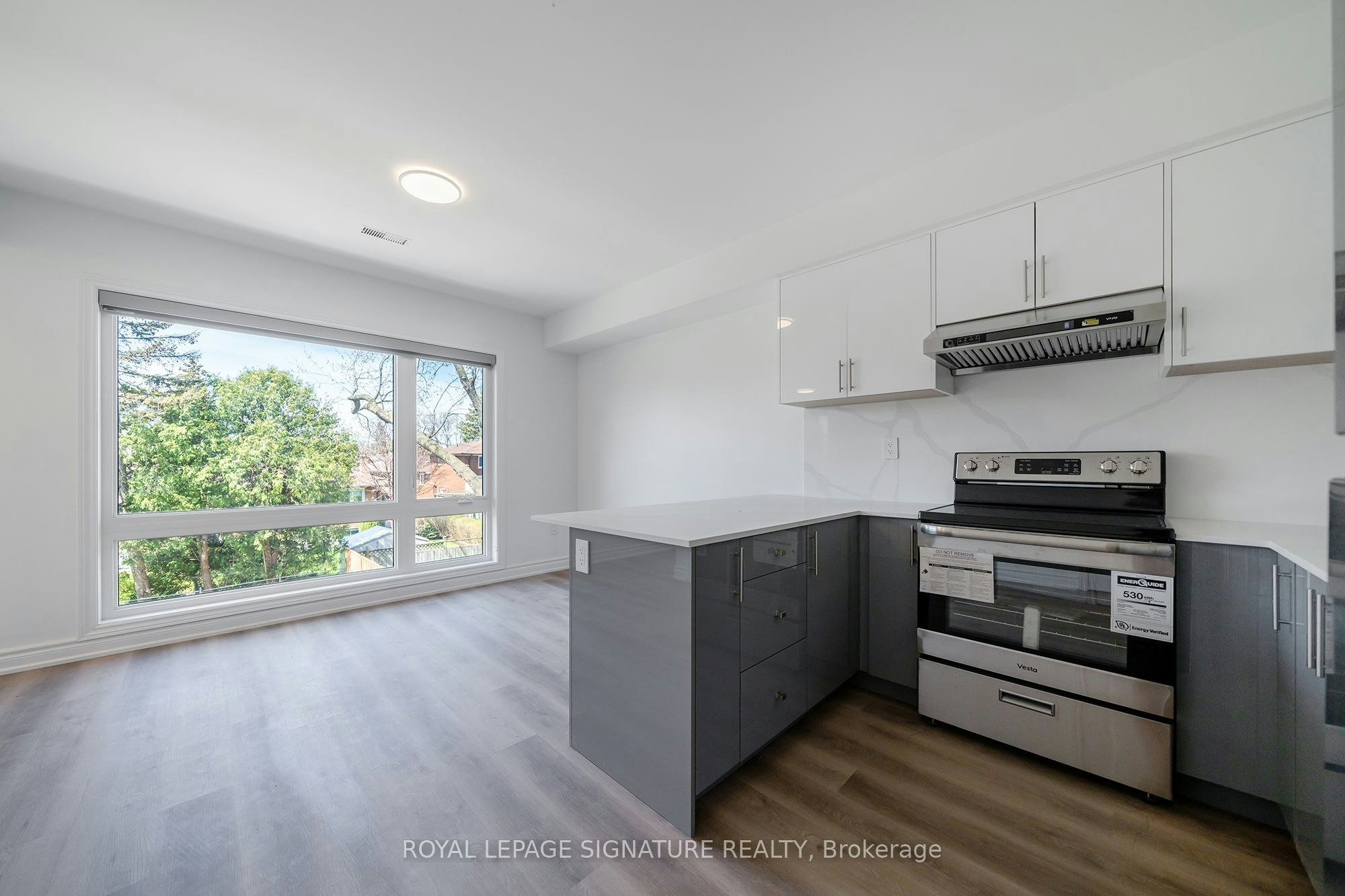 3-2052 Pharmacy Avenue, Toronto, ON, M1T 1H8