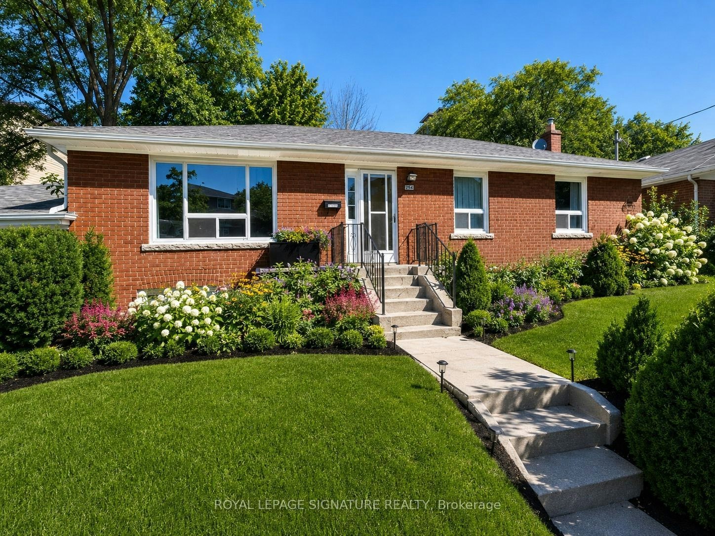 256 Ferris Road, Toronto, ON, M4B 1H6