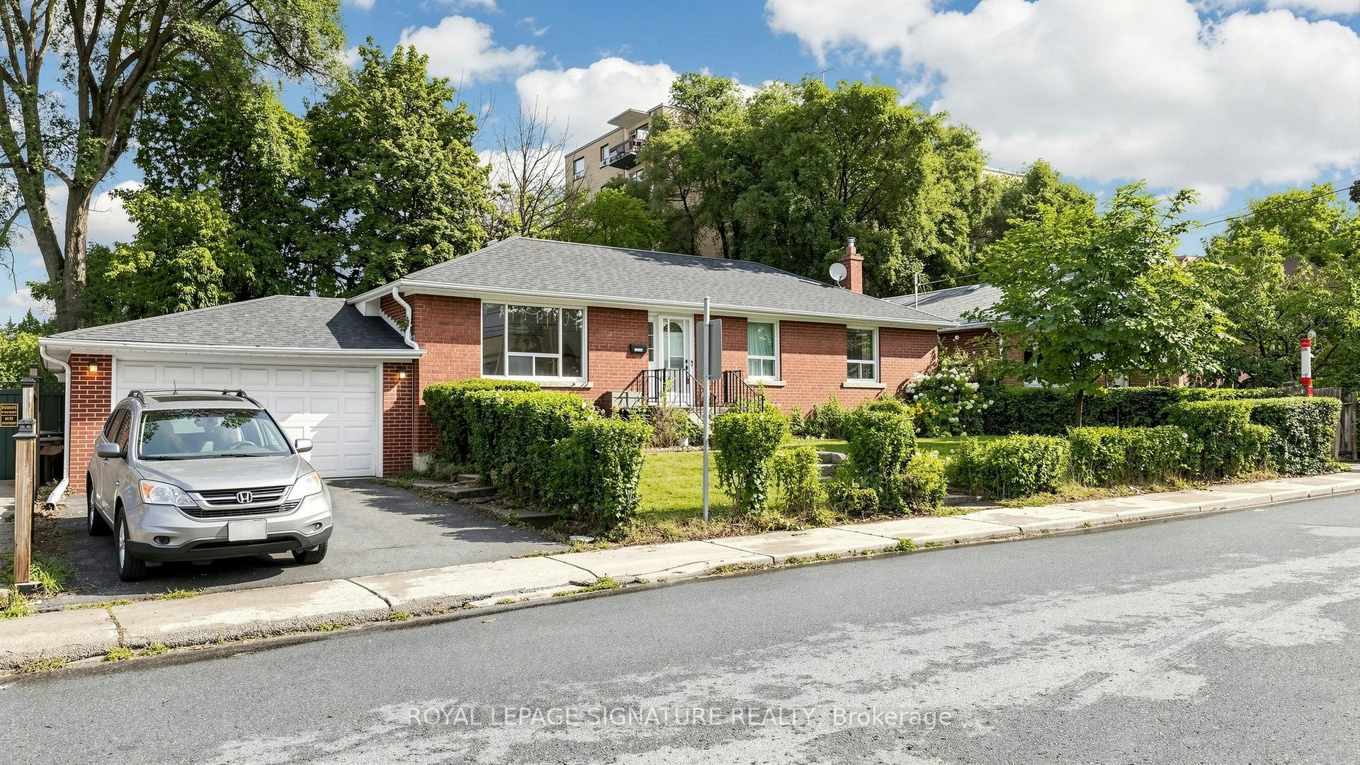 256 Ferris Road, Toronto, ON, M4B 1H6