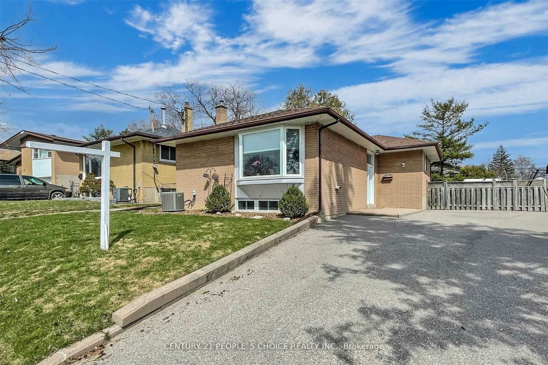 5 Mid Pines Road, Toronto, ON, M1G 2L5