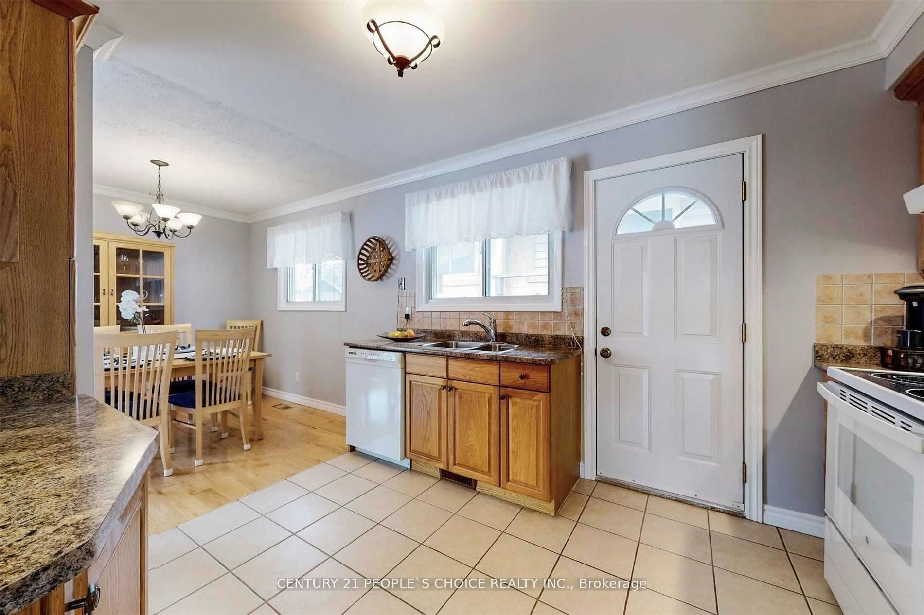 5 Mid Pines Road, Toronto, ON, M1G 2L5 - 3