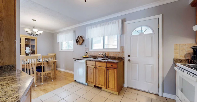 5 Mid Pines Road, Toronto, ON, M1G 2L5 - 3