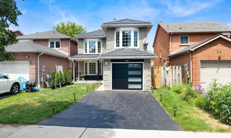 41 Graybark Crescent