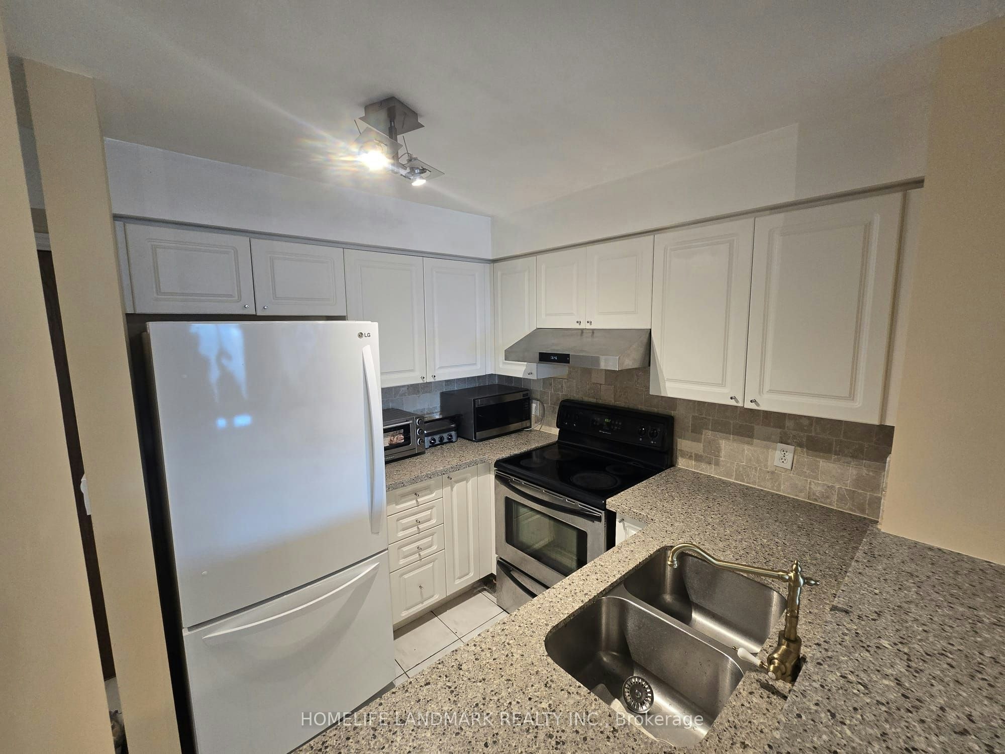 2102-11 Lee Centre Drive, Toronto, ON, M1H 3J5 - 8
