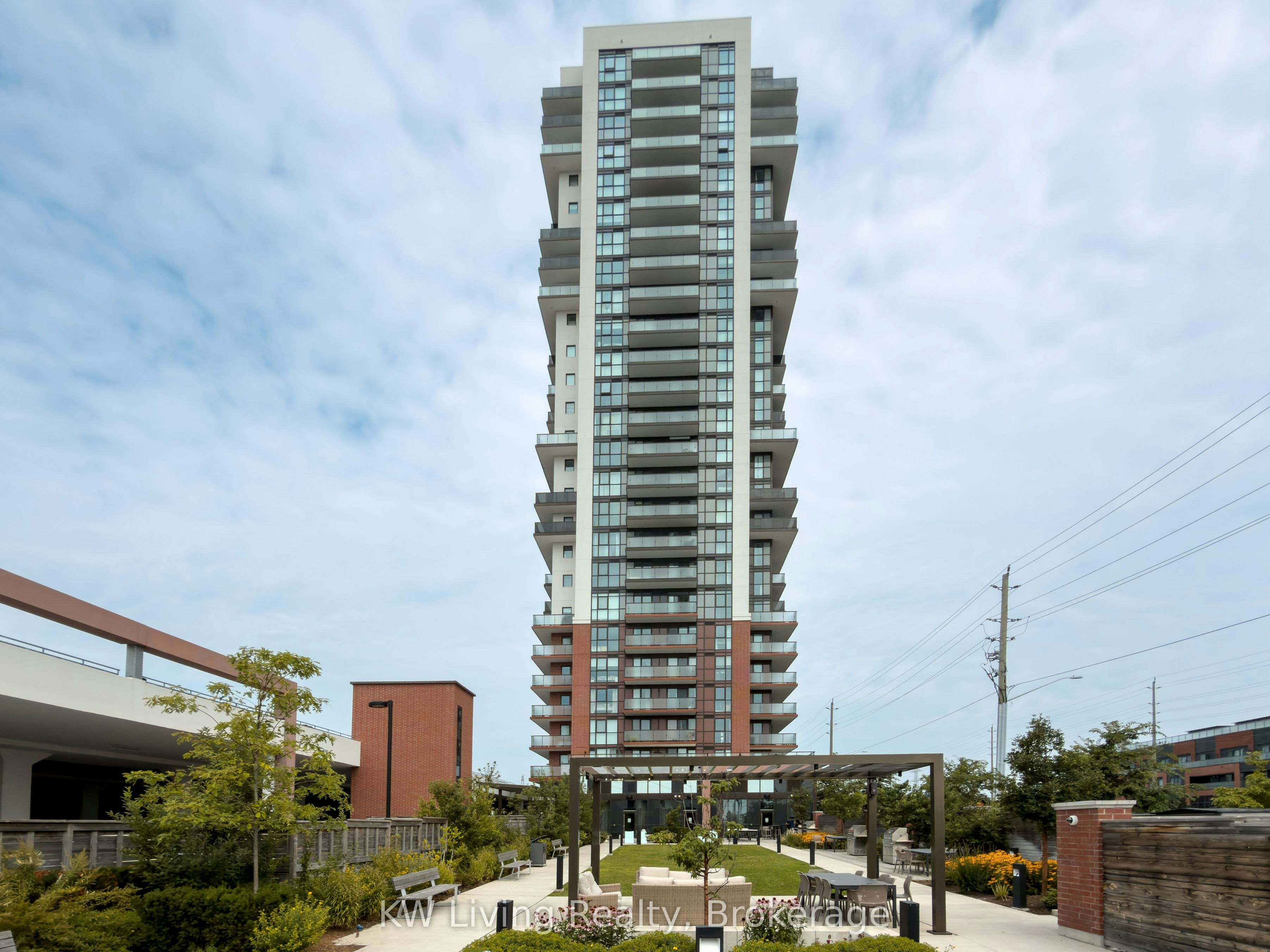 207-2550 Simcoe Street N, Oshawa, ON, L1L 0R5