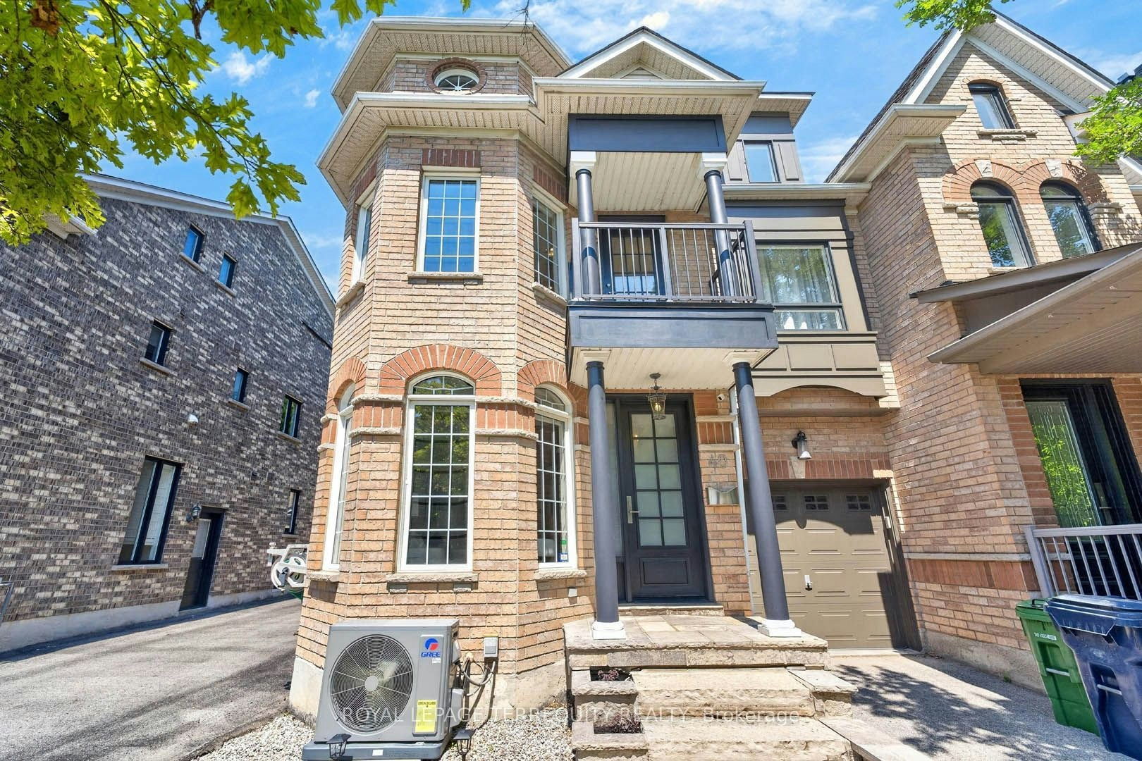 40 Whistle Post Street, Toronto, ON, M4E 3W8