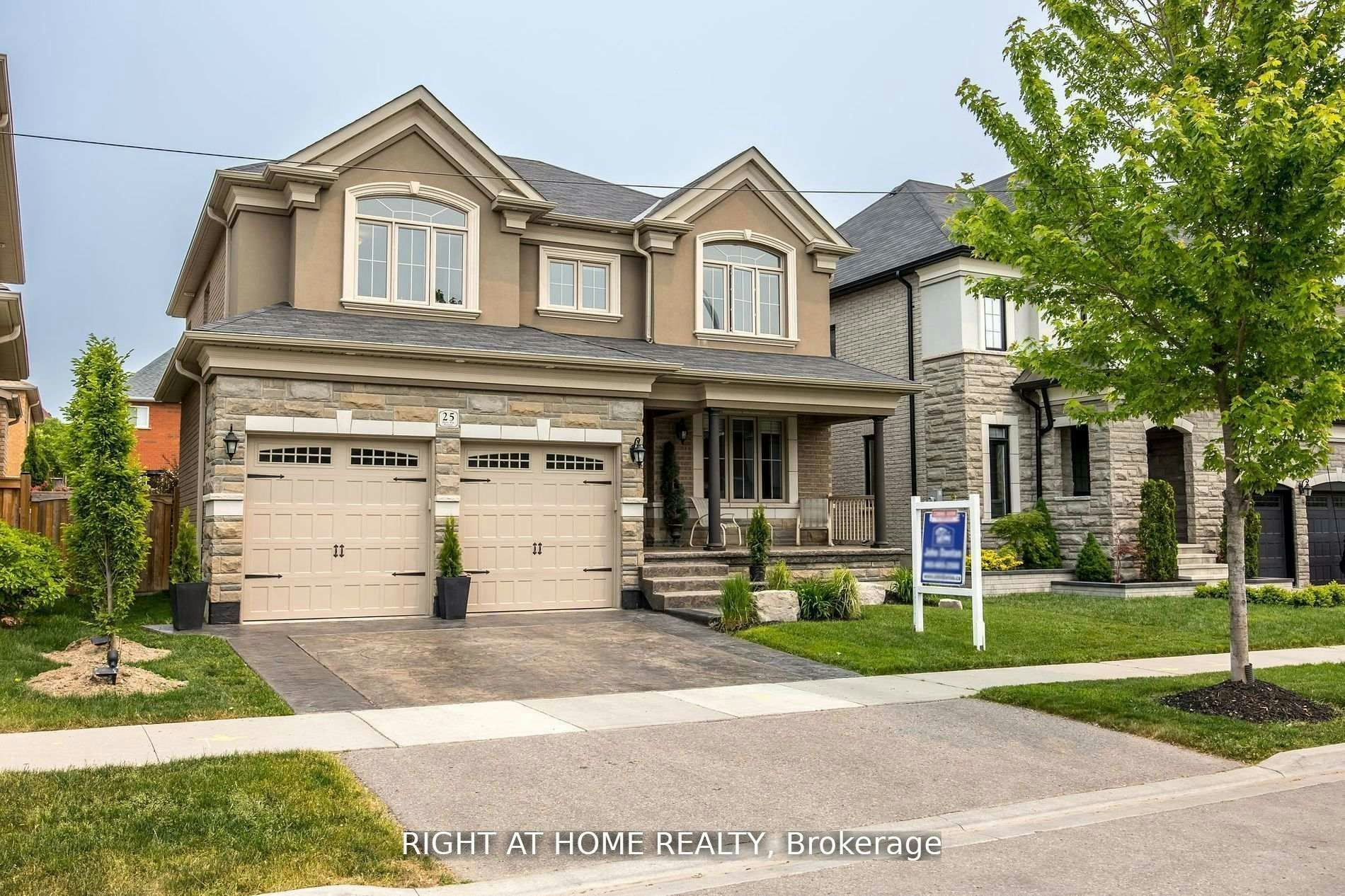 25 Charterhouse Drive N, Whitby, ON, L1R 3R8