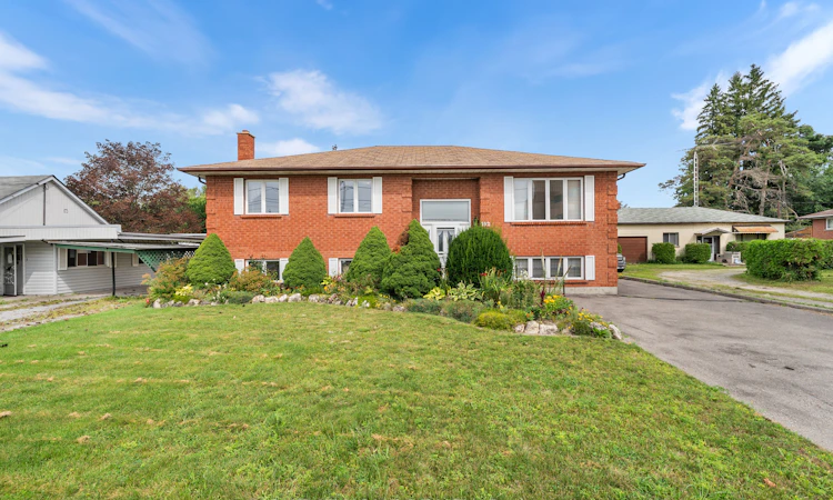 592 Taunton Road W