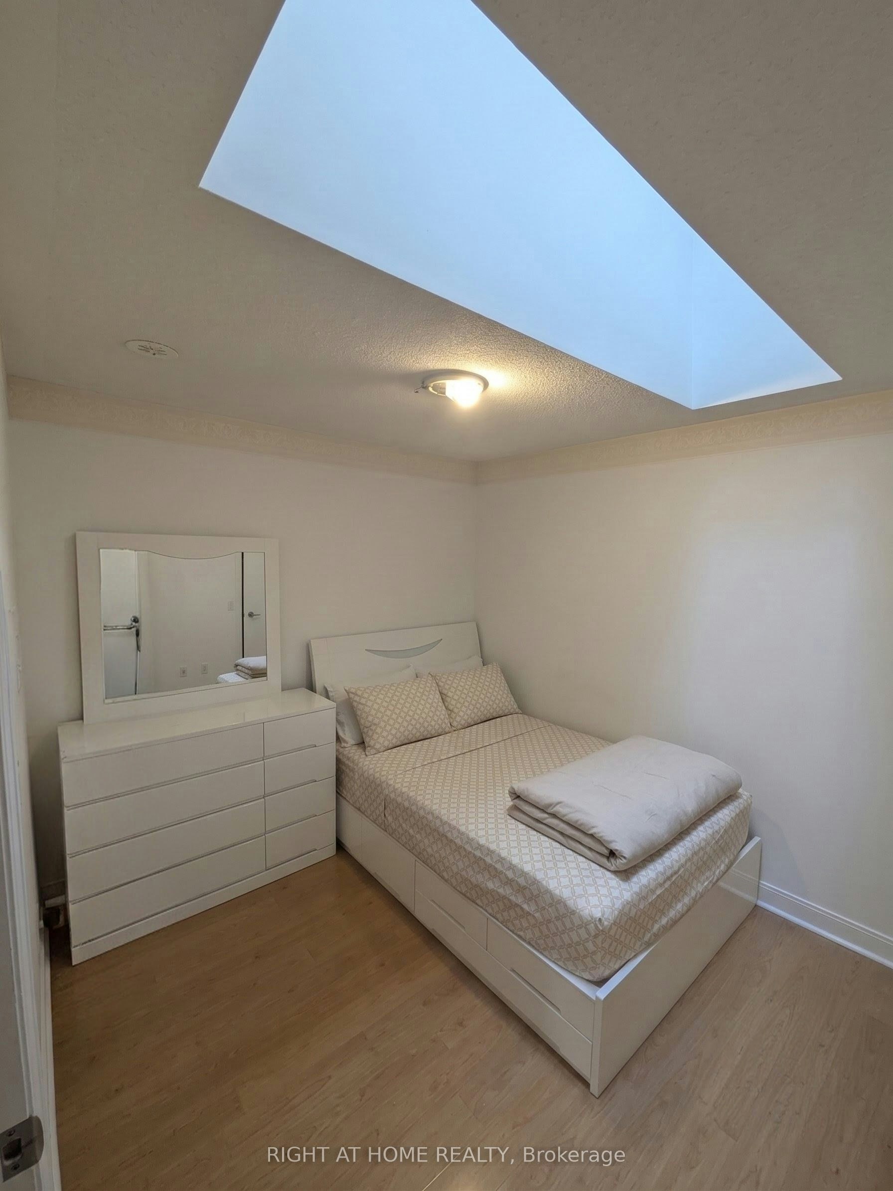 TH25-290 Village Green Square, Toronto, ON, M1S 0L1 - 8