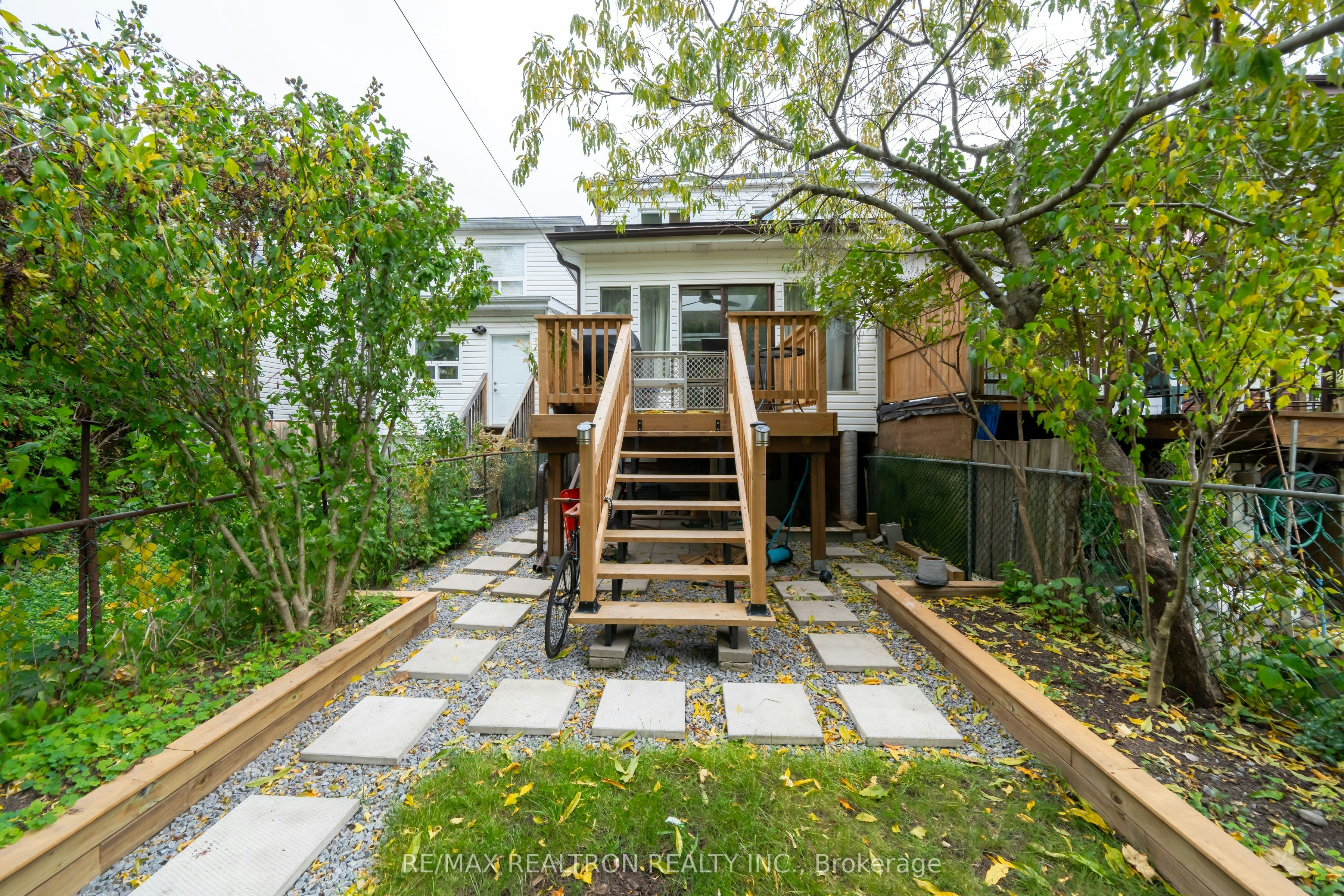 Bsmt-92 Donlands Avenue, Toronto, ON, M4J 3P1 - 22