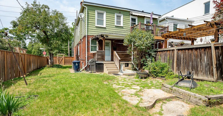 Upper-2159 Gerrard Street E, Toronto, ON, M4E 2C4 - 12