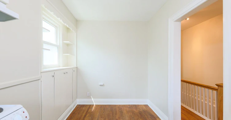 Upper-2159 Gerrard Street E, Toronto, ON, M4E 2C4 - 4