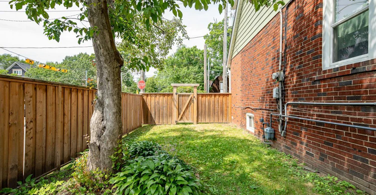 Upper-2159 Gerrard Street E, Toronto, ON, M4E 2C4 - 11