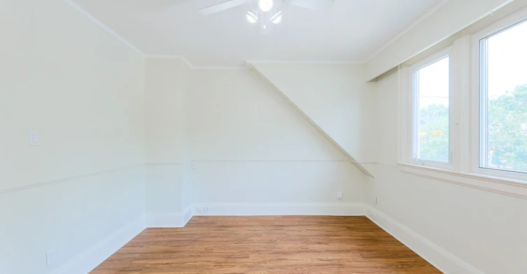 Upper-2159 Gerrard Street E, Toronto, ON, M4E 2C4 - 8