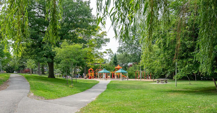 Upper-2159 Gerrard Street E, Toronto, ON, M4E 2C4 - 13