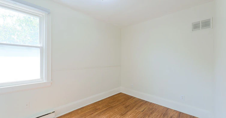 Upper-2159 Gerrard Street E, Toronto, ON, M4E 2C4 - 5