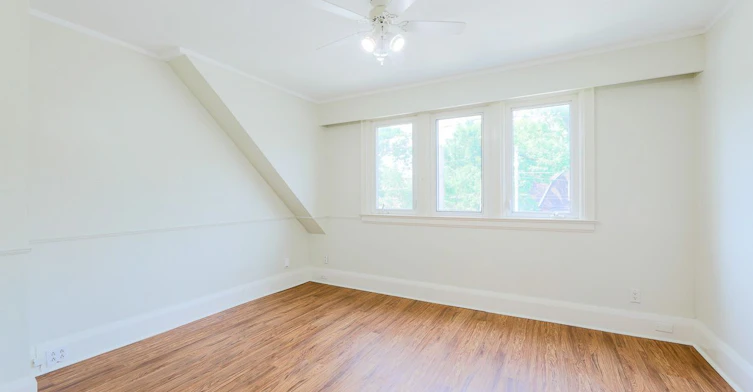 Upper-2159 Gerrard Street E, Toronto, ON, M4E 2C4 - 7
