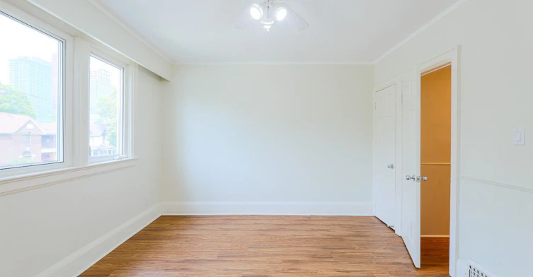 Upper-2159 Gerrard Street E, Toronto, ON, M4E 2C4 - 9