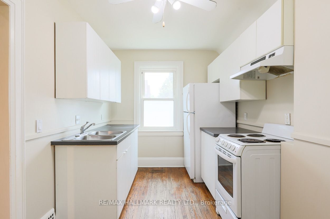 Upper-2159 Gerrard Street E, Toronto, ON, M4E 2C4 - 2