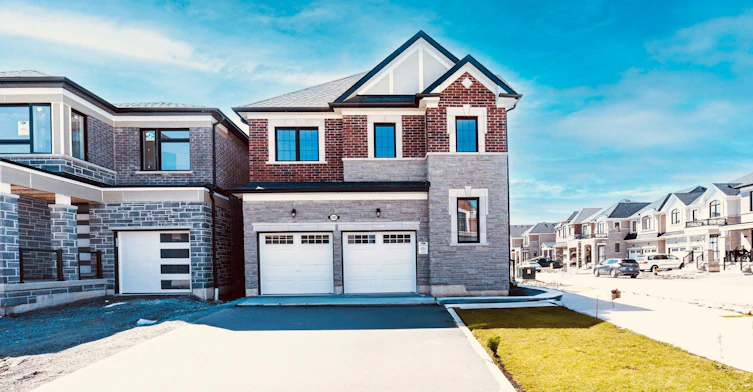 1483 Mockingbird Square, Pickering, ON, L1X 0N8