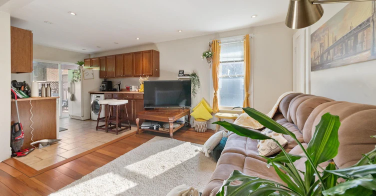 25 Norwood Terrace, Toronto, ON, M4E 2H2 - 5