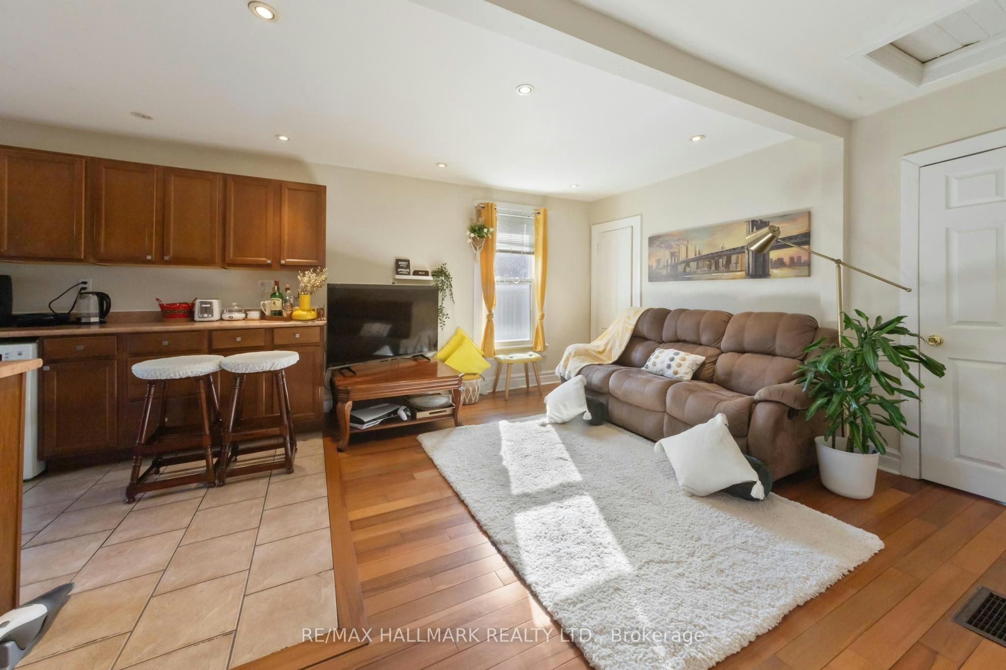 25 Norwood Terrace, Toronto, ON, M4E 2H2 - 7
