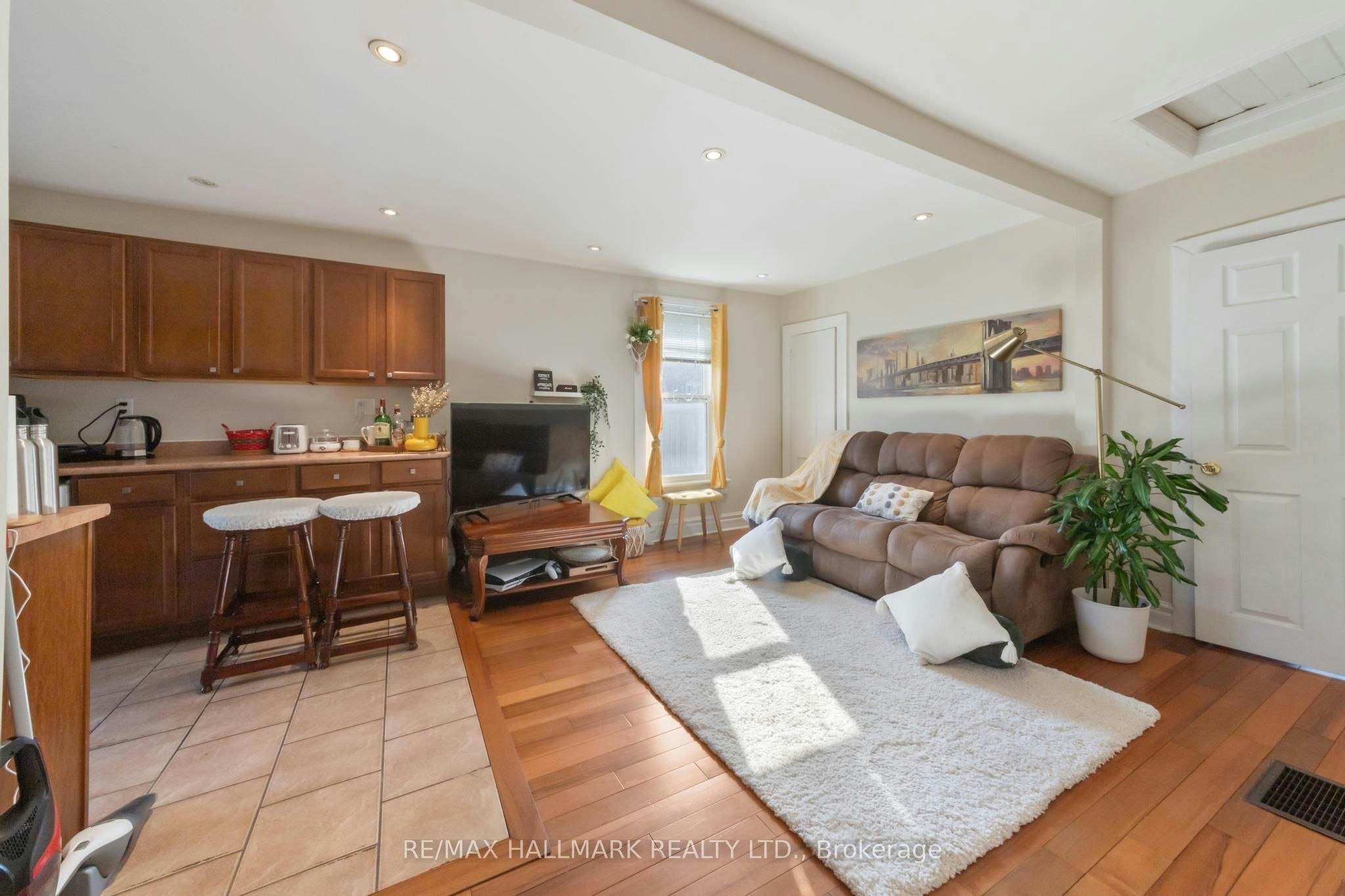25 Norwood Terrace, Toronto, ON, M4E 2H2 - 4
