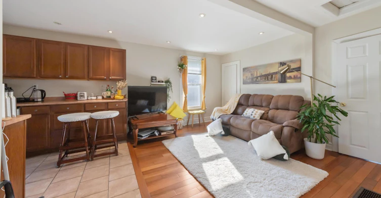 25 Norwood Terrace, Toronto, ON, M4E 2H2 - 4