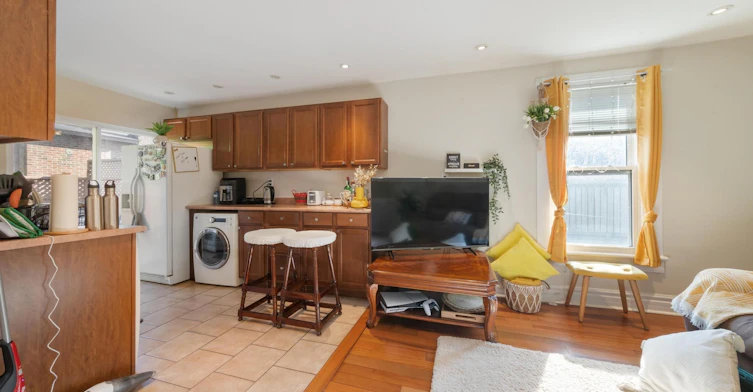 25 Norwood Terrace, Toronto, ON, M4E 2H2 - 6
