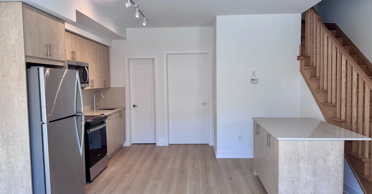 28 Alpine Symphony Path, Oshawa, ON, L1L 0W2 - 6
