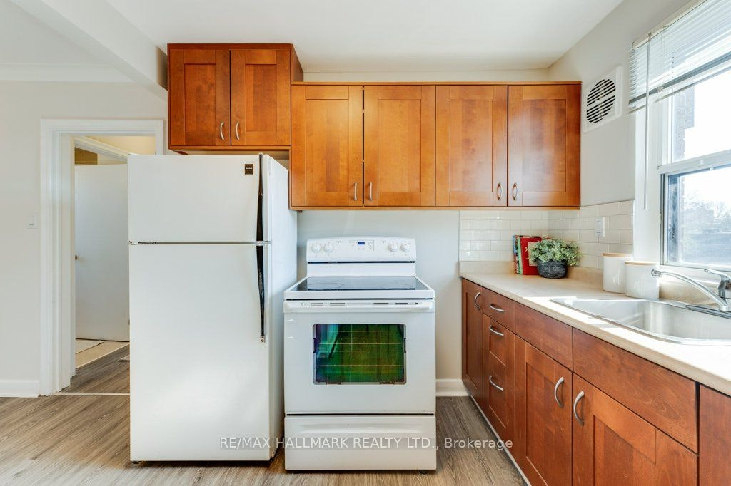 Upper-225 Woodville Avenue, Toronto, ON, M4J 2R4 - 13