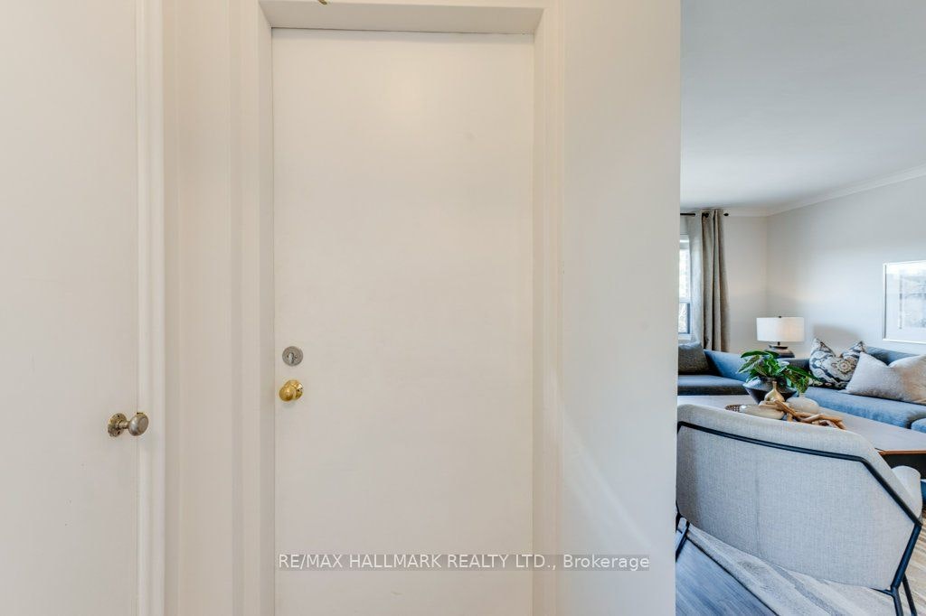 Upper-225 Woodville Avenue, Toronto, ON, M4J 2R4 - 34