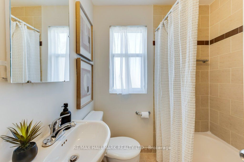 Upper-225 Woodville Avenue, Toronto, ON, M4J 2R4 - 18